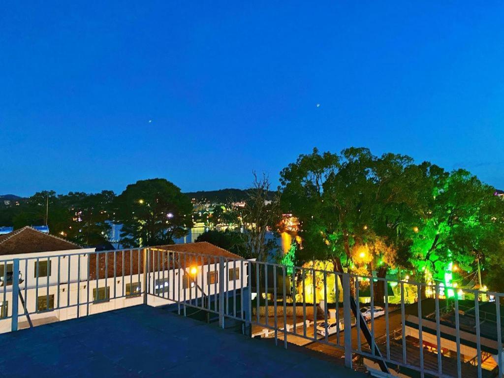 Gold Night Hotel Dalat Exterior foto